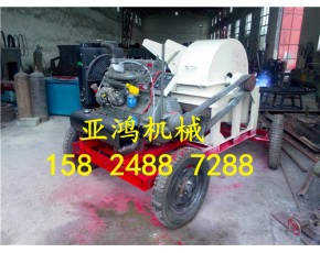 可移動(dòng)木屑粉碎機(jī)，滾動(dòng)木屑機(jī)，會(huì)移動(dòng)的木屑機(jī)