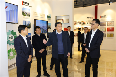 2023年2月，中國水泥協(xié)會會長高登榜來紅獅集團調(diào)研指導(dǎo)